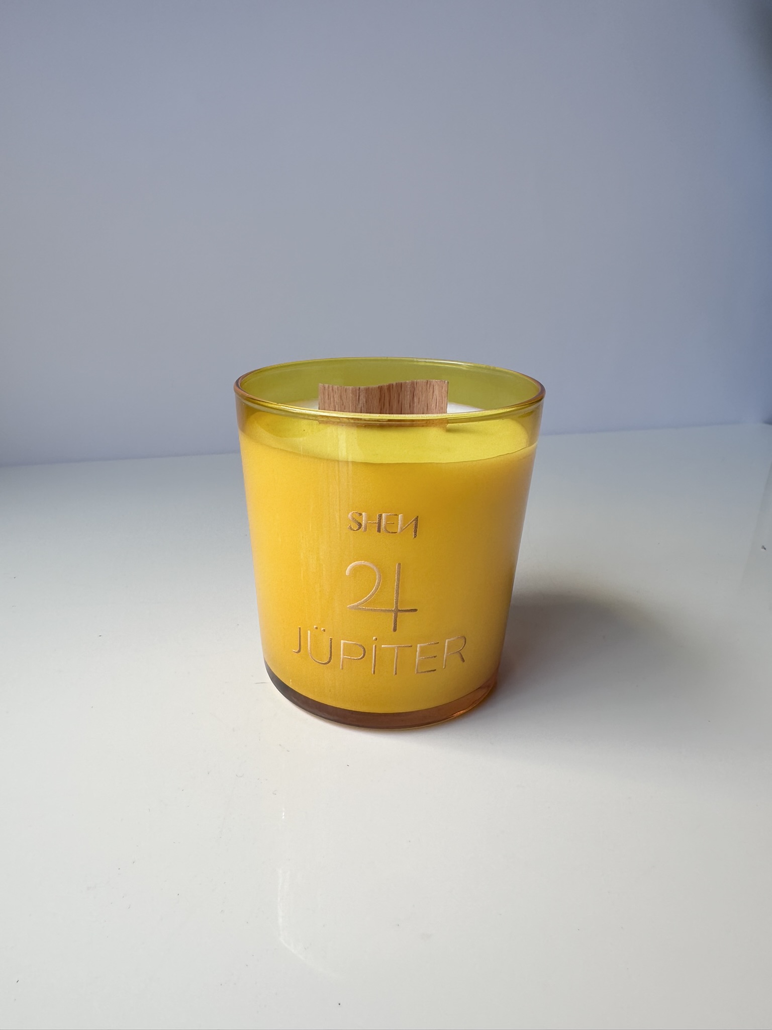 Shen Jüpiter Mum – Bollukla Buluş: Portakal, Sedir, Akgünlük Yağı ile %100 Doğal Soya Mumu 276 GR - Görsel 2
