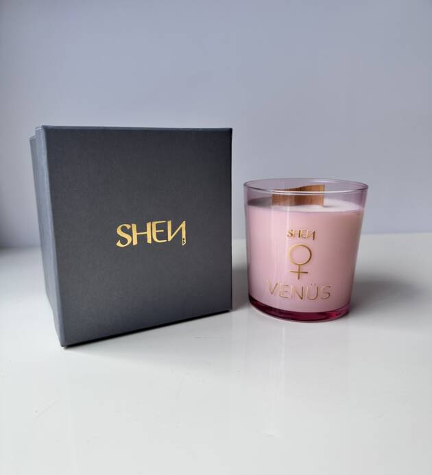 Shen Venüs Mum – Sevgin Senin Sanatın: Itır, Ylang Ylang, Palmarosa Yağı ile %100 Doğal Soya Mumu 276 GR