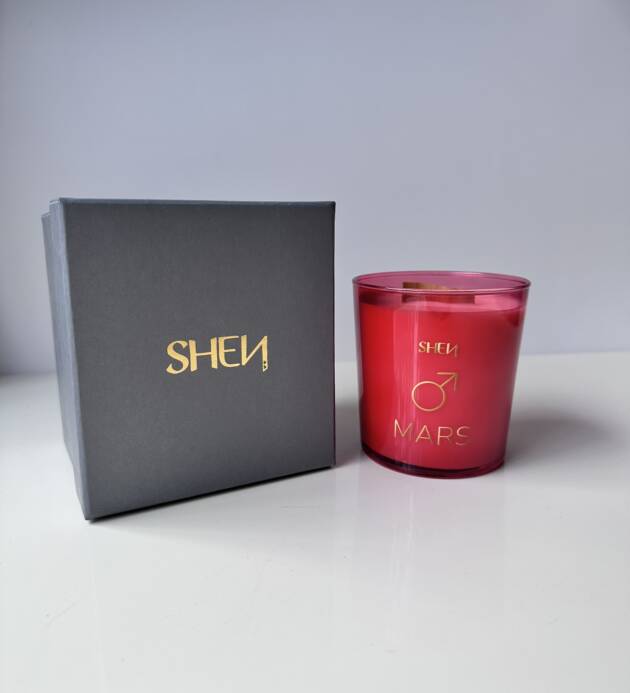 Shen Mars Mum – Cesaretle Adım At: Nane, Biberiye, Tarçın Yağı ile %100 Doğal Soya Mumu 276 GR