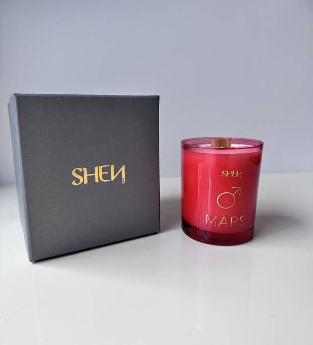 Shen Mars Mum – Cesaretle Adım At: Nane, Biberiye, Tarçın Yağı ile %100 Doğal Soya Mumu 193 GR