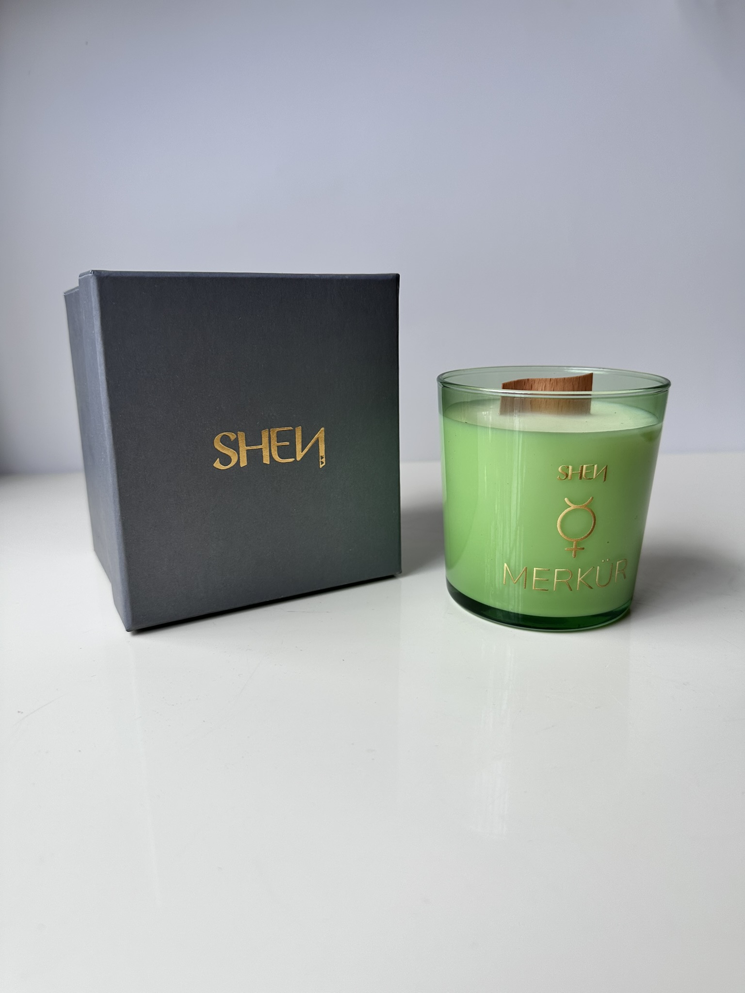 Shen Merkür Mum – Zihnin Işıldasın: Nane, Limon, Biberiye Yağı ile %100 Doğal Soya Mumu 276 GR