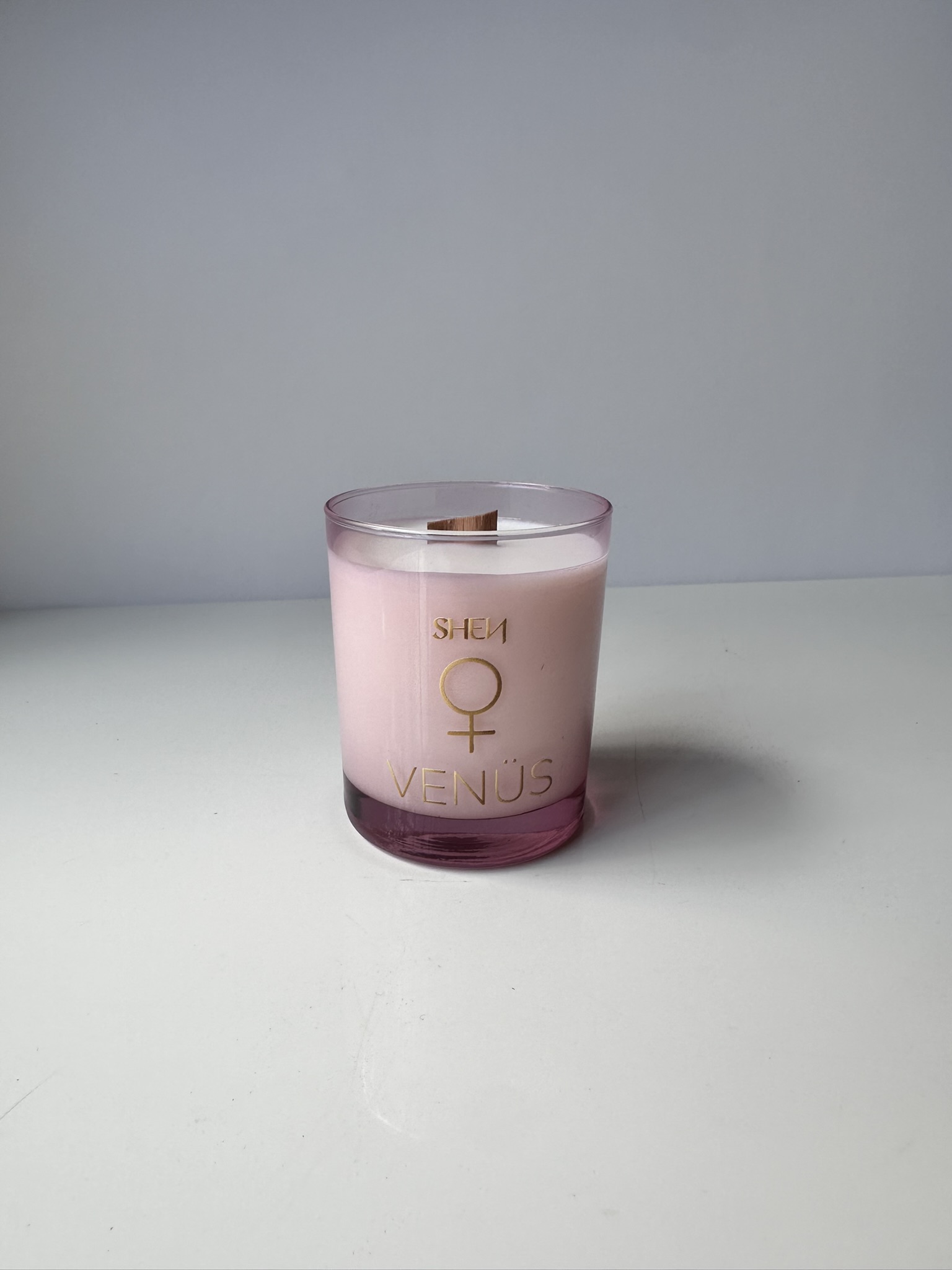 Shen Venüs Mum – Sevgin Senin Sanatın: Itır, Ylang Ylang, Palmarosa Yağı ile %100 Doğal Soya Mumu 193 GR - Görsel 2