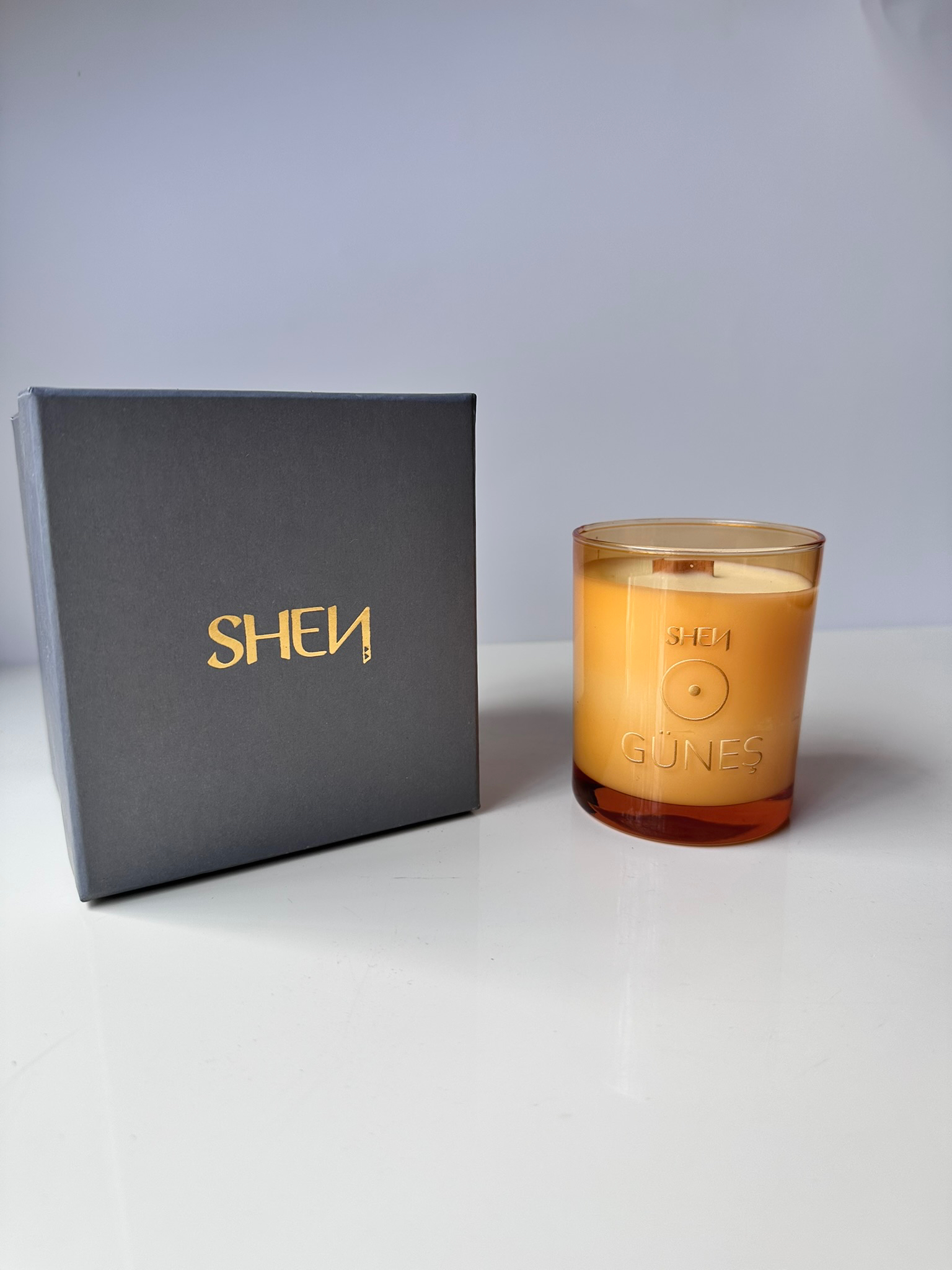 Shen Güneş Mum-Işığını Hatırla: Sedir,Paçuli,Portakal Yağı ile %100 Doğal Soya Mumu 193GR