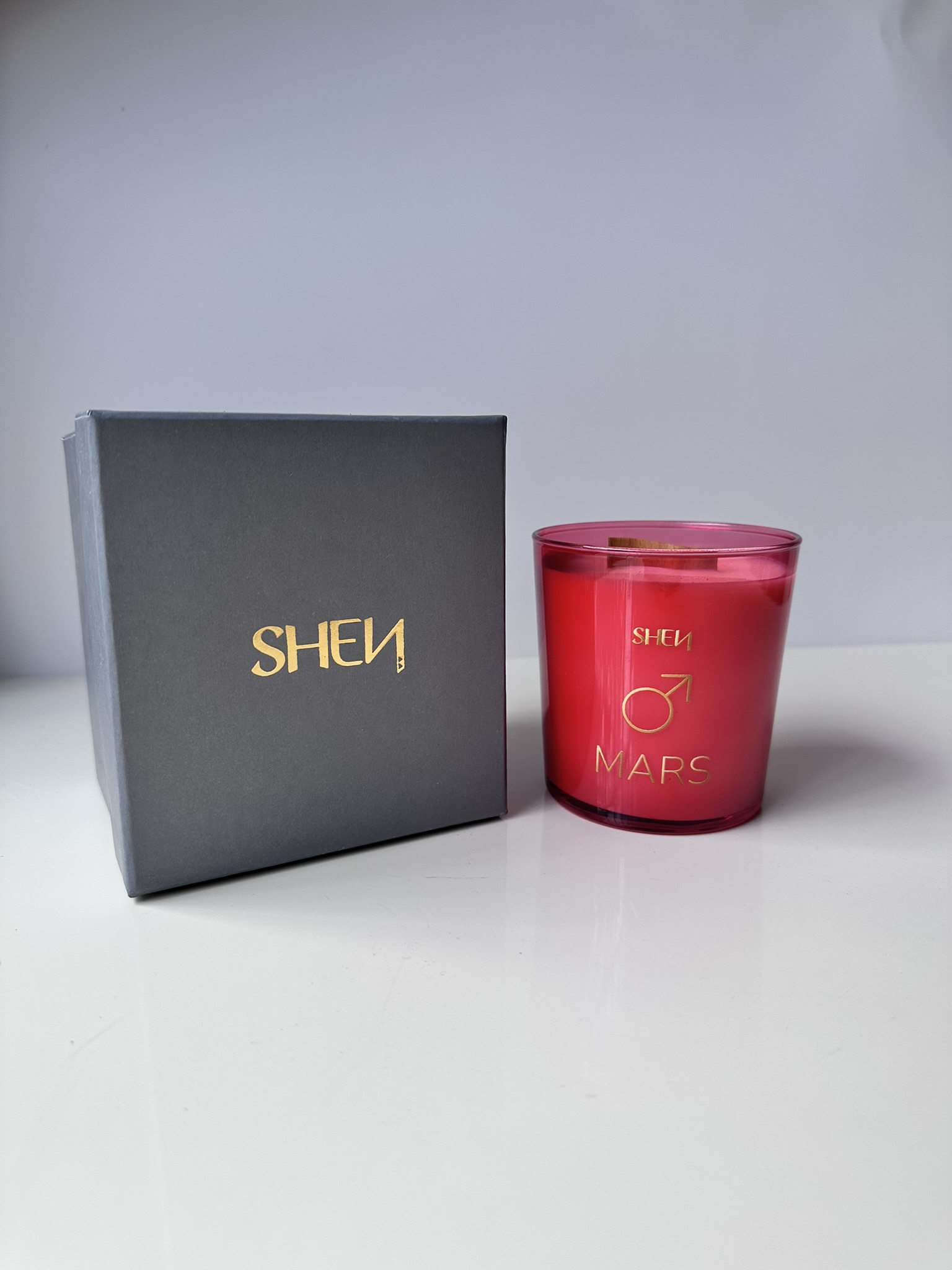 Shen Mars Mum – Cesaretle Adım At: Nane, Biberiye, Tarçın Yağı ile %100 Doğal Soya Mumu 276 GR